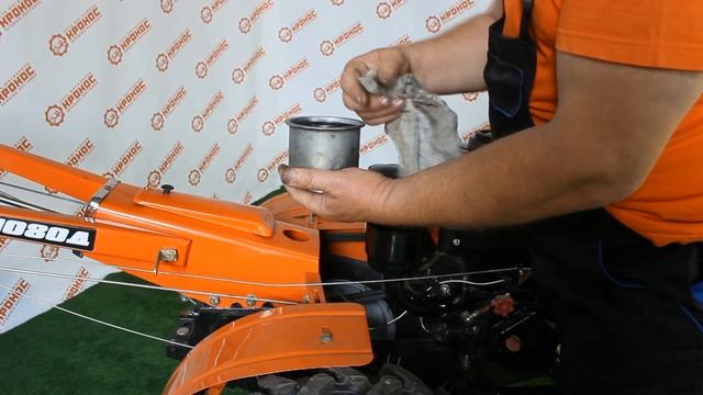 Замена масла в воздушно-масляном фильтре мотоблока (kronos5.by/kronos5.ru) смотреть онлайн