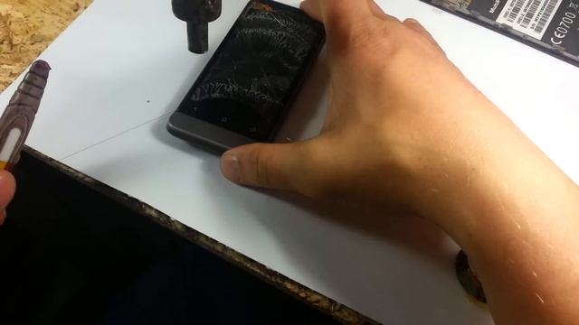 Сенсор HTC One V T320 тачскрин замена. Как отделить дисплей от сенсора? Ремонт телефонов HTC смотреть онлайн