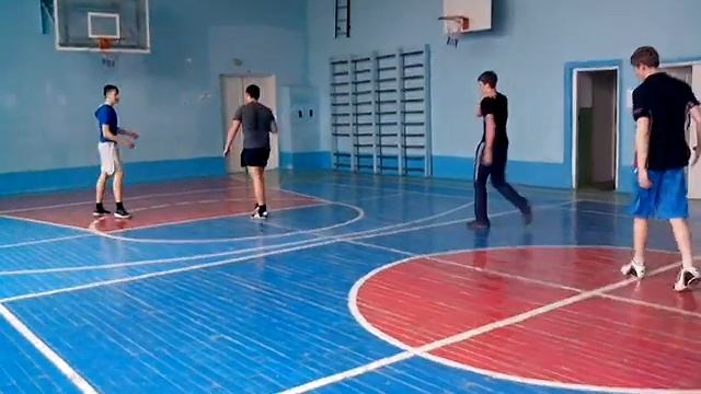 Баскетболисты АИТГ и порванный кроссовок) смотреть онлайн