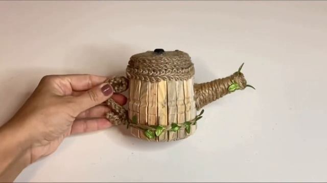 2 ИДЕИ поделок ИЗ ДЖУТА и ДЕРЕВЯННЫХ ПРИЩЕПОК своими руками / Jute craft idea смотреть онлайн