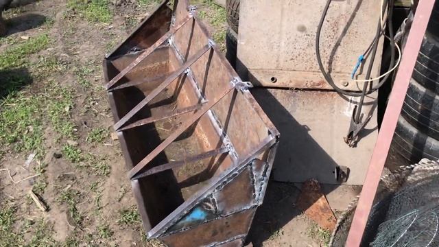 Идеальная кормушка для поросят))) смотреть онлайн