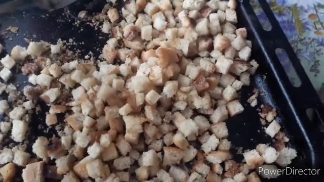 С сыном на кухне готовим обед.