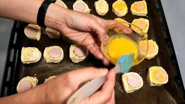 Sausage Rolls puff pastry. Easy appetizer recipe. смотреть онлайн