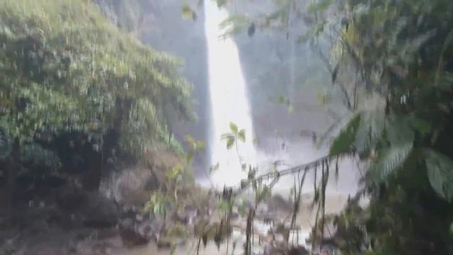 Величественный водопад Нунг-Нунг смотреть онлайн