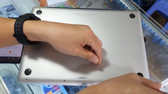 Hướng Dẫn Tự Thay  Pin Macbook Pro 2012