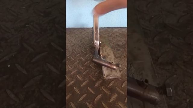 Приспособление для пайки быстрорежущих напаек на резцы. смотреть онлайн