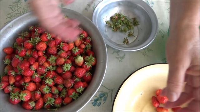 Клубника без нитратов ! Собираем Моем Сортируем Пакуем Морозим Готовим соки Варение Джемы и Компоты смотреть онлайн