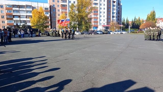 марш на плацу смотреть онлайн