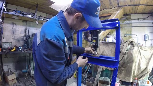 Самодельный пресс из домкрата для гаража смотреть онлайн