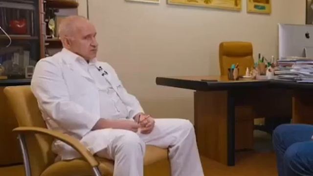кардиохирург Б. Тодуров с карабином в кабинете смотреть онлайн