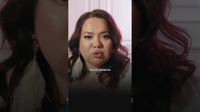 Почему мамы очень часто ХВАТАЮТ своих детей #психология #воспитание #семья смотреть онлайн