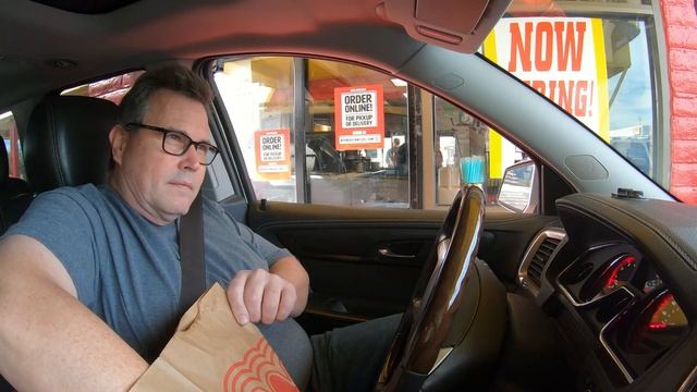 Wienerschnitzel Drive-Thru, 3460 N Oracle Rd, Tucson, Arizona, 7 December 2021 смотреть онлайн