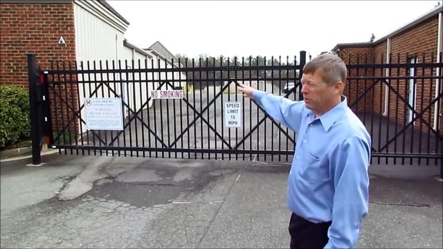 Parham Road Self Storage - Security Gate (outside) смотреть онлайн