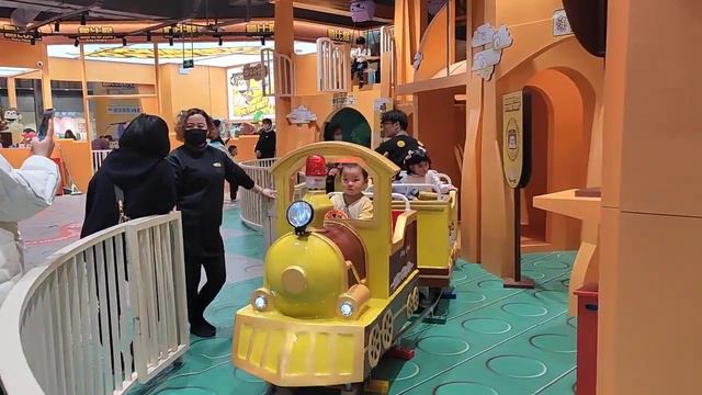 indoor playground castle play video смотреть онлайн