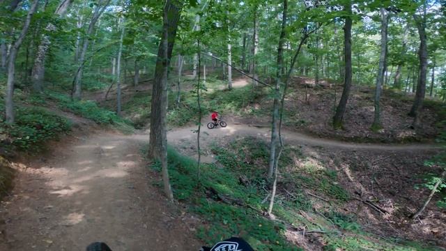 HOW TO TEACH YOUR KID TO RIDE A MOUNTAIN BIKE on REAL TRAILS / Mountain Biking Tutorial смотреть онлайн