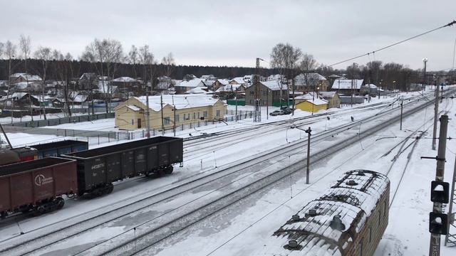 Тепловоз ТЭМ14-0032 и электровозы ВЛ10К-1508/1713 с грузовыми поездами смотреть онлайн