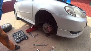 Замена стойки ( амортизатор ) Toyota Corolla