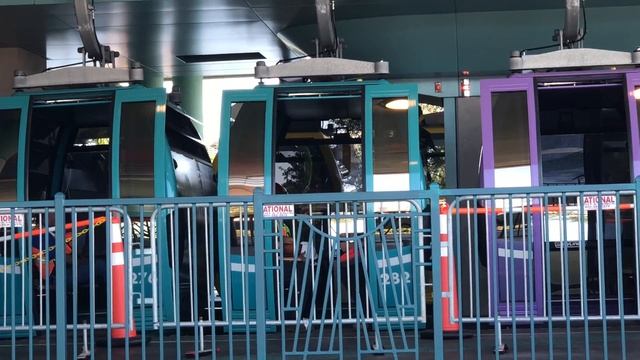 Disney Imagineers Ride the Disney Skyliner Gondola System at Walt Disney World смотреть онлайн