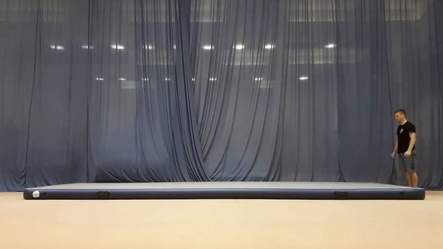 Прыжки с подтягиванием колен на дорожке Школа акробатики 1 смотреть онлайн