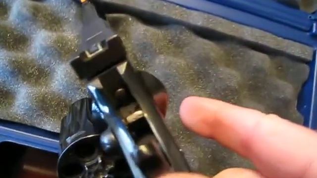 1997 Colt Python Elite 4"Royal Blue смотреть онлайн