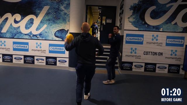 What does Gary Ablett do before the game? смотреть онлайн