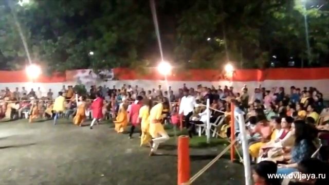 Массовый индийский танец ГАРБА на праздник Наваратри / Garba / Navaratri