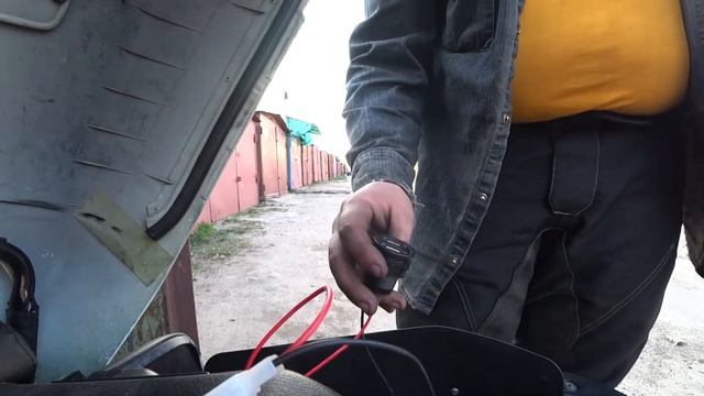 Установка usb зарядника с вольтметром на мотоцикл Honda PC800 смотреть онлайн