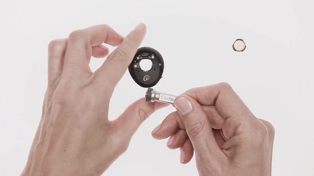 Change the magnet on your Cochlear™ Osia® 2 Sound Processor смотреть онлайн