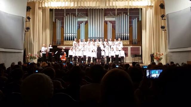 На латыни. Хор музыкальной школы 4 (г. Донецк) смотреть онлайн