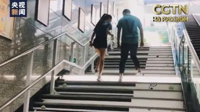 Лестница в виде клавиш пианино в провинции Гуандун смотреть онлайн