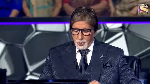 KBC 11 Finale | Amitabh Bachchan Touches Sudha Murthy's Feet Hearing Her Story смотреть онлайн