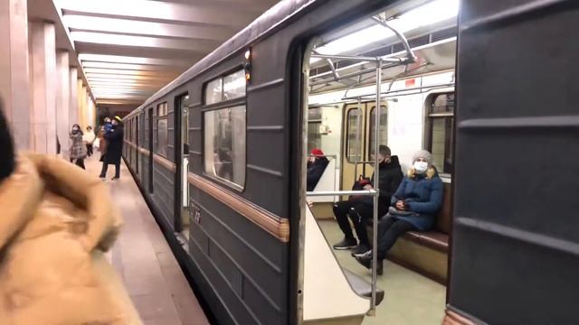 81-717.5/714 и 81-714 Перекраска Московский транспорт На станции Коломенская смотреть онлайн