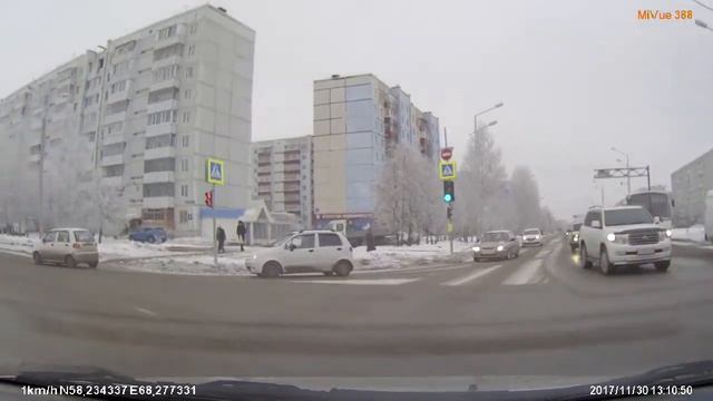 FILE1425 Тобольск ул Полонского Приора при повороте подрезает меня слева смотреть онлайн