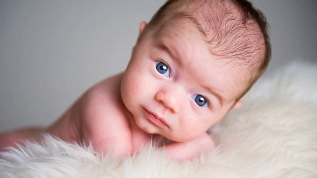 РЕБЕНКУ ОДИН МЕСЯЦ | Занятия и игры с ребёнком в месяц смотреть онлайн