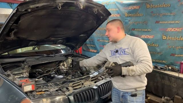 Как мы ГБЦ снимали. m54b30 съем головки смотреть онлайн