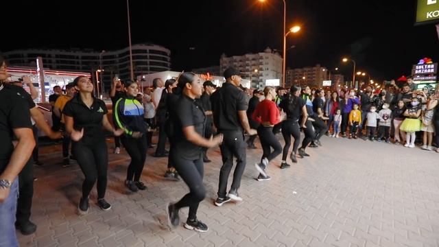 Kalbimsin Şarkısı Ile Grup Dans Akımında Biz Daha Iyiyiz! Dediler Muhteşem Dev Kadro Dans Gösterisi