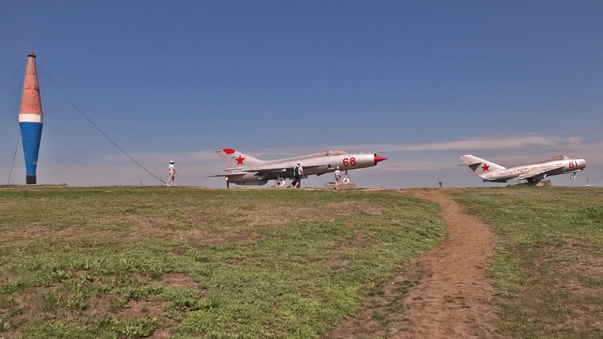 Забытая съёмка. "Военная горка" в Темрюке. Самолёты, вертолёты, ракеты и прочее. Лето, 2021 смотреть онлайн