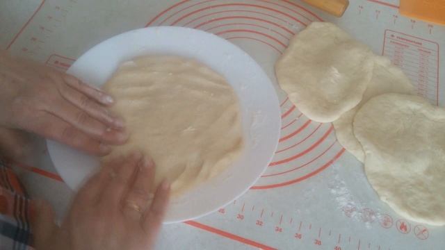 ПОТРЯСАЮЩИЕ СЛОЙКИ - БУЛОЧКИ С ТВОРОГОМ. смотреть онлайн