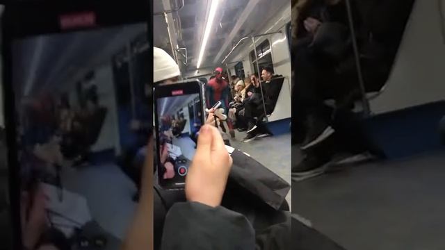 Человек паук в метро смотреть онлайн