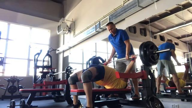 Жим лежа 140 кг смотреть онлайн