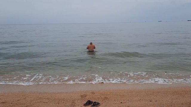 14.05.2023г. Купаюсь в Азовском море Голубицкая +15°вода. смотреть онлайн