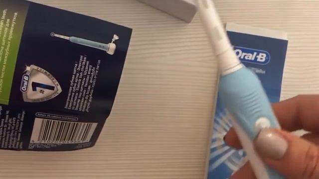 Распаковка - Электрическая зубная щетка Braun Oral-B Cross Action Pro 500 / D16.513.U смотреть онлайн