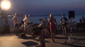 Севастополь. Рояль в кустах.