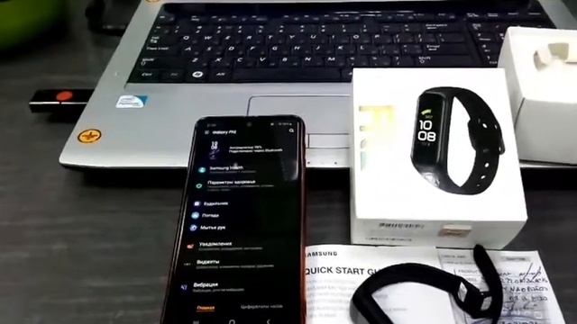 Распаковка - Фитнес-трекер Samsung Galaxy Fit 2 / SM-R220NZKACIS смотреть онлайн