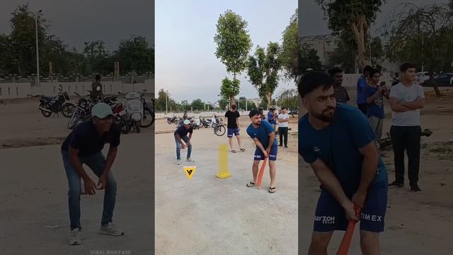 Afghan spinner Rashid Khan takes time out to play gully cricket with fans in Gandhinagar ? смотреть онлайн