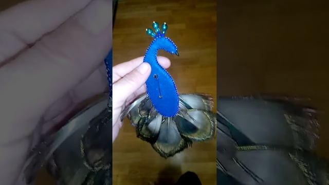 Брошка павлина с натуральными перьями. смотреть онлайн
