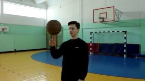 Как научиться крутить мяч на пальце? / How to Spin Basketball on Your Finger