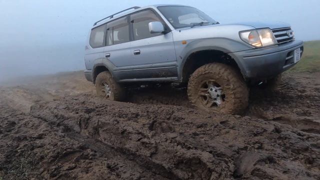 Toyota Land Cruiser Prado 90 Offroad in the Mud смотреть онлайн