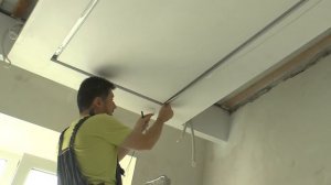 Показываю монтаж светодиодной ленты в потолочные световые линии. Как делаю я. Мои секреты.