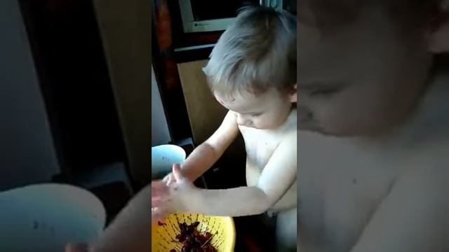 как очистить вишню от косточки смотреть онлайн